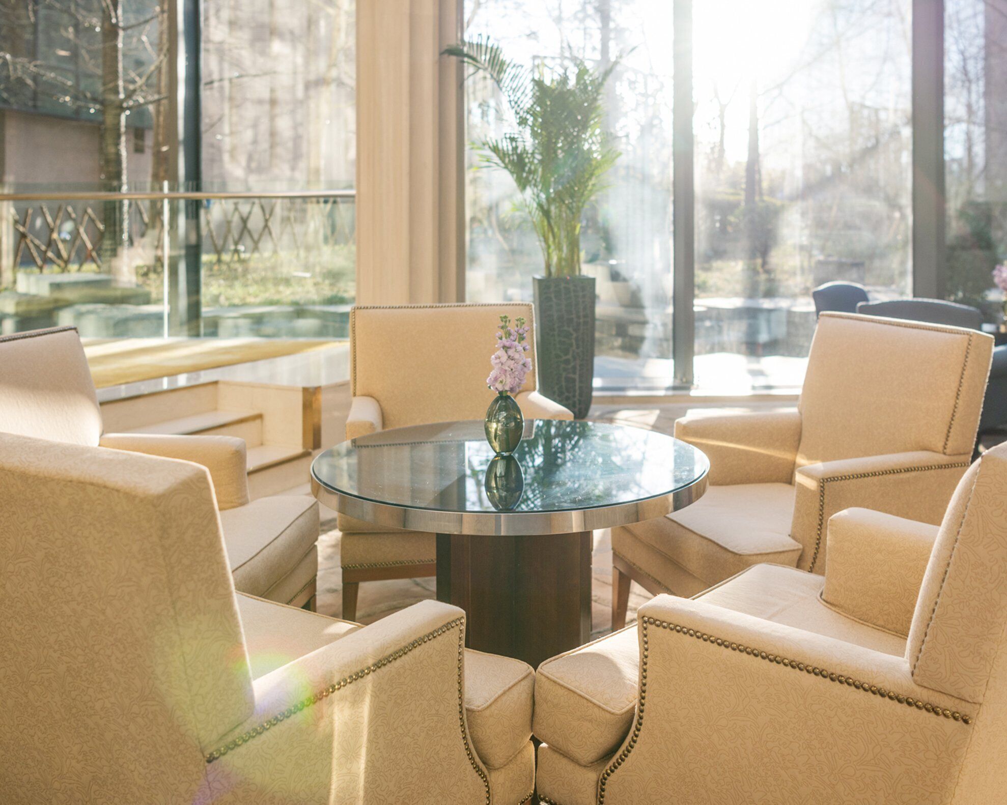 5 restaurants; breakfast, lunch, dinner, and brunch served