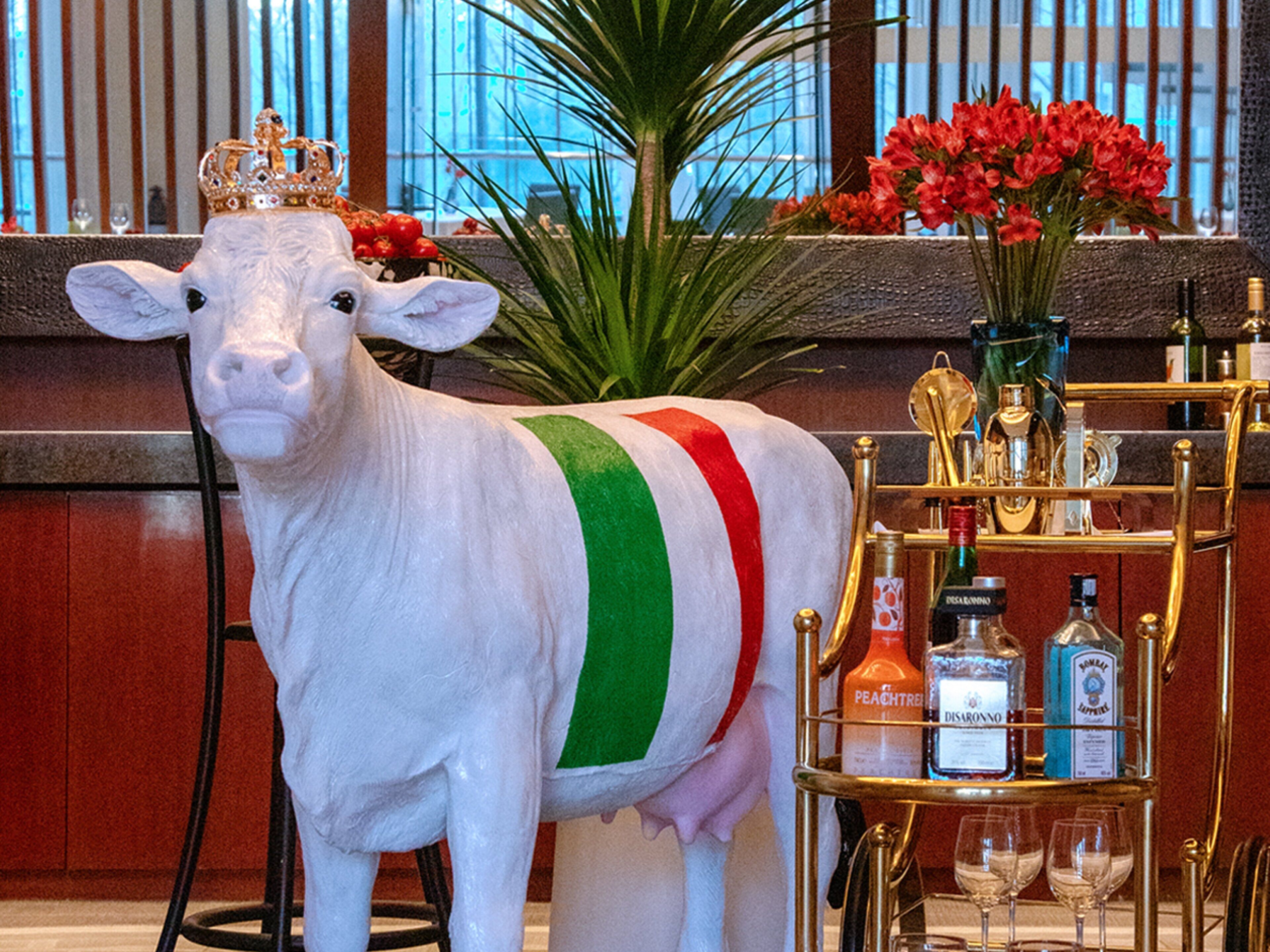 5 restaurants, breakfast, lunch, dinner served; chinese cuisine