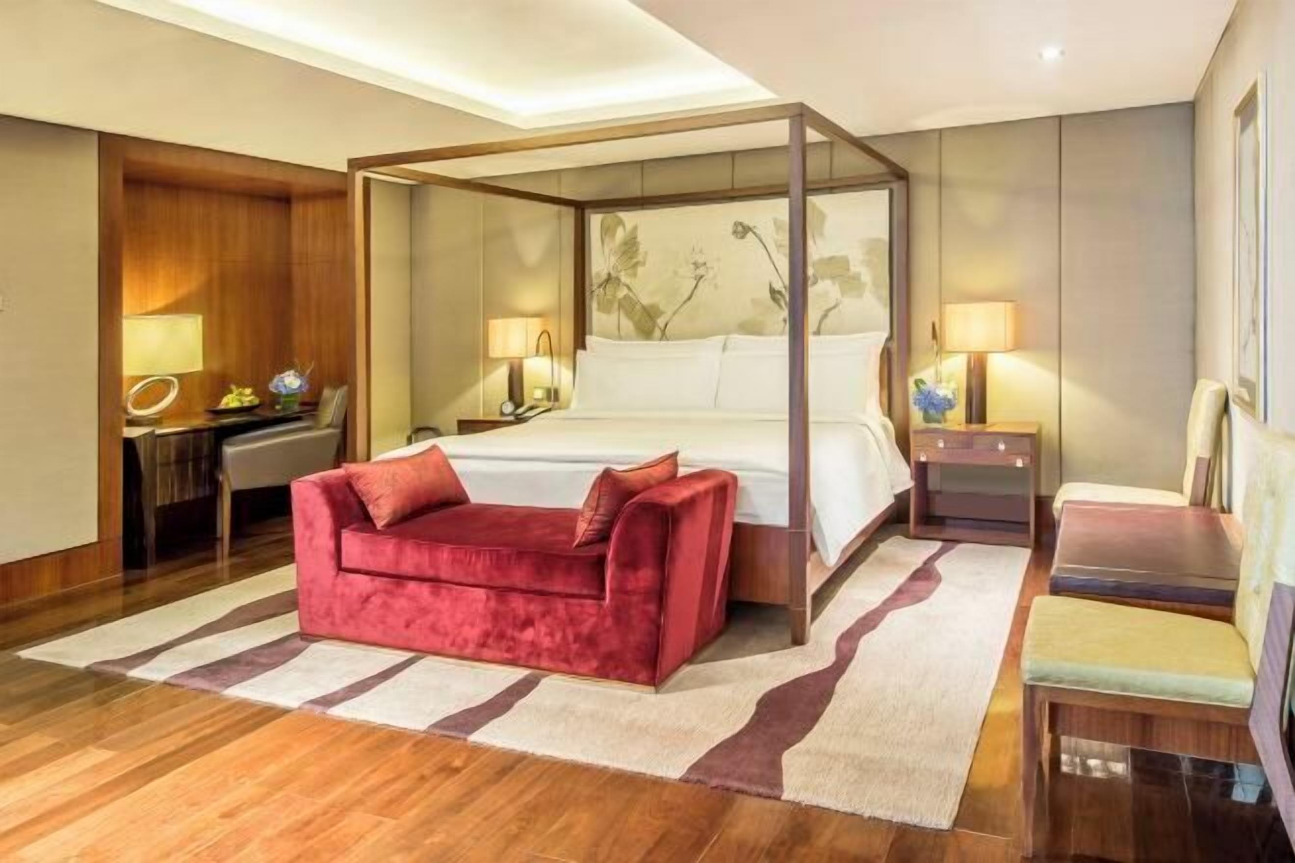 Premium bedding, free minibar items, in-room safe, desk