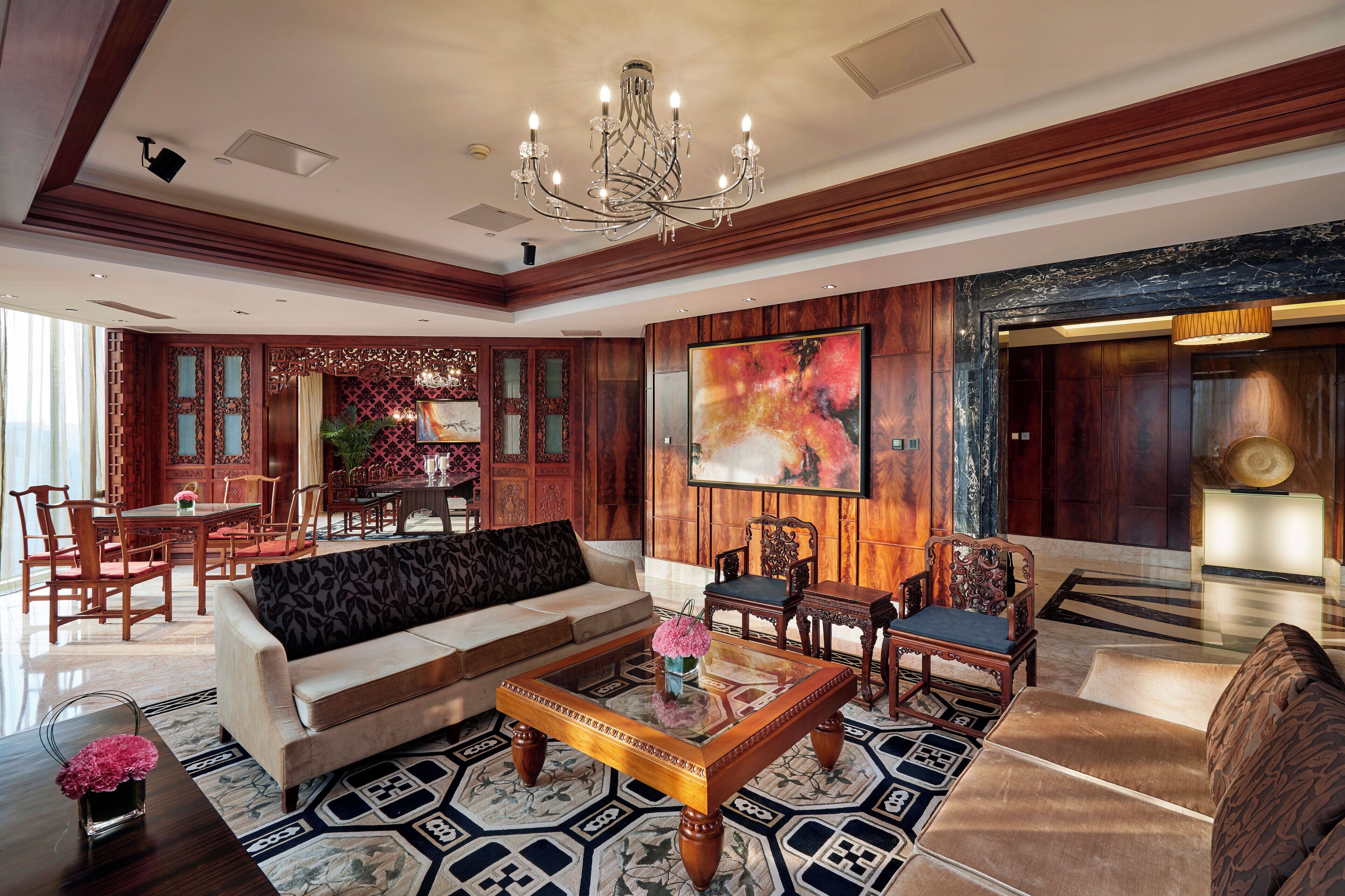 premium bedding, free minibar items, in-room safe, desk