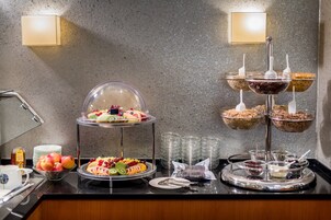 Daily buffet breakfast (EUR 9 per person)