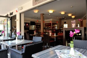 Bar (on property) - Vis à Vis (Lindau)