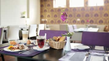 Frokostbuffé hver dag (EUR 9 per person)