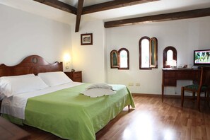 舒适双人房, 城市景观 | 迷你吧、客房内保险箱、办公桌、熨斗/熨板