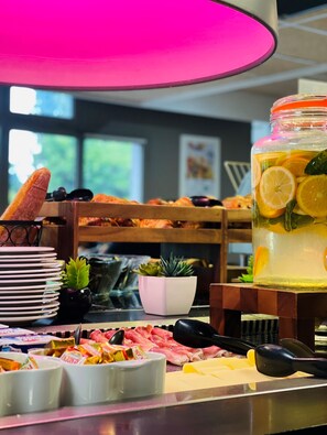 Frokostbuffé hver dag (EUR 15.90 per person)