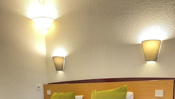 Literie de qualité supérieure, bureau, rideaux occultants