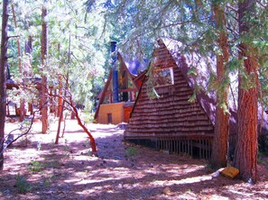 Sleeping Beauty | Desk, iron/ironing board, free WiFi, bed sheets - Always Inn Idyllwild Vacation Cottages (Idyllwild)