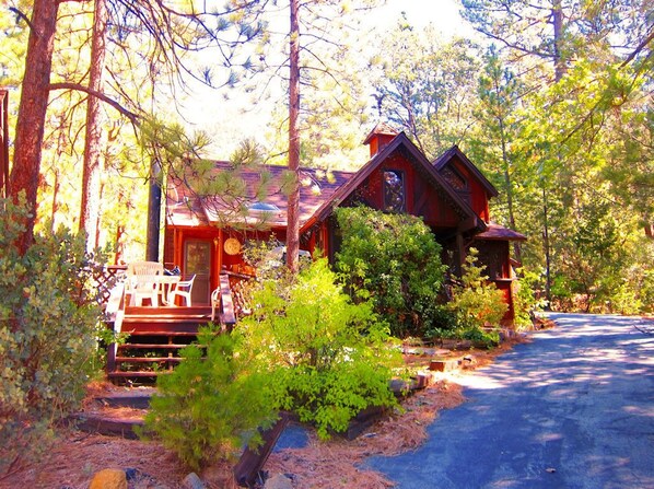 Sleeping Beauty | Desk, iron/ironing board, free WiFi, bed sheets - Always Inn Idyllwild Vacation Cottages (Idyllwild)