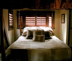 Sleeping Beauty | Desk, iron/ironing board, free WiFi, bed sheets