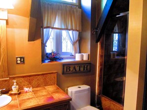 Standard Room | Bathroom
