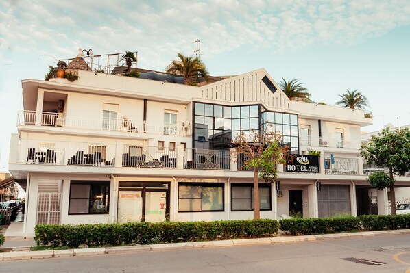 Front of property - Hotel Accord Le Rose (Palagiano)