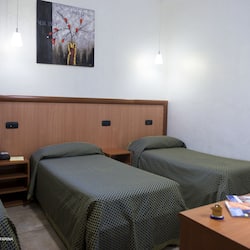 Triple Room | 1 bedroom, in-room safe, desk, free WiFi