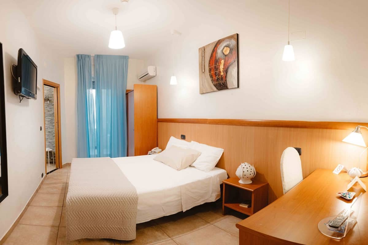 In-room safe, desk, free WiFi, bed sheets