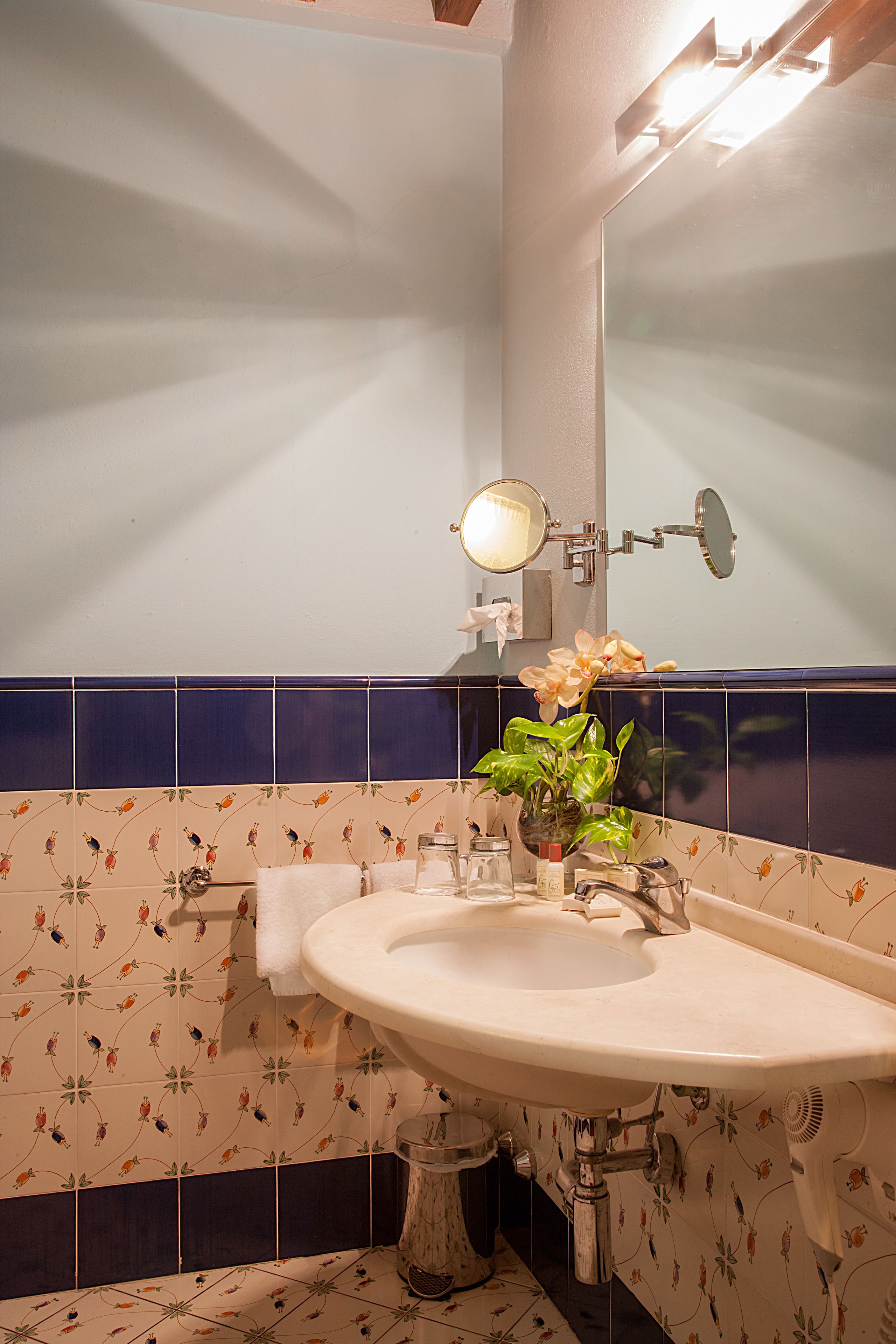 single room | 1 bedroom, minibar, in-room safe, individually furnished