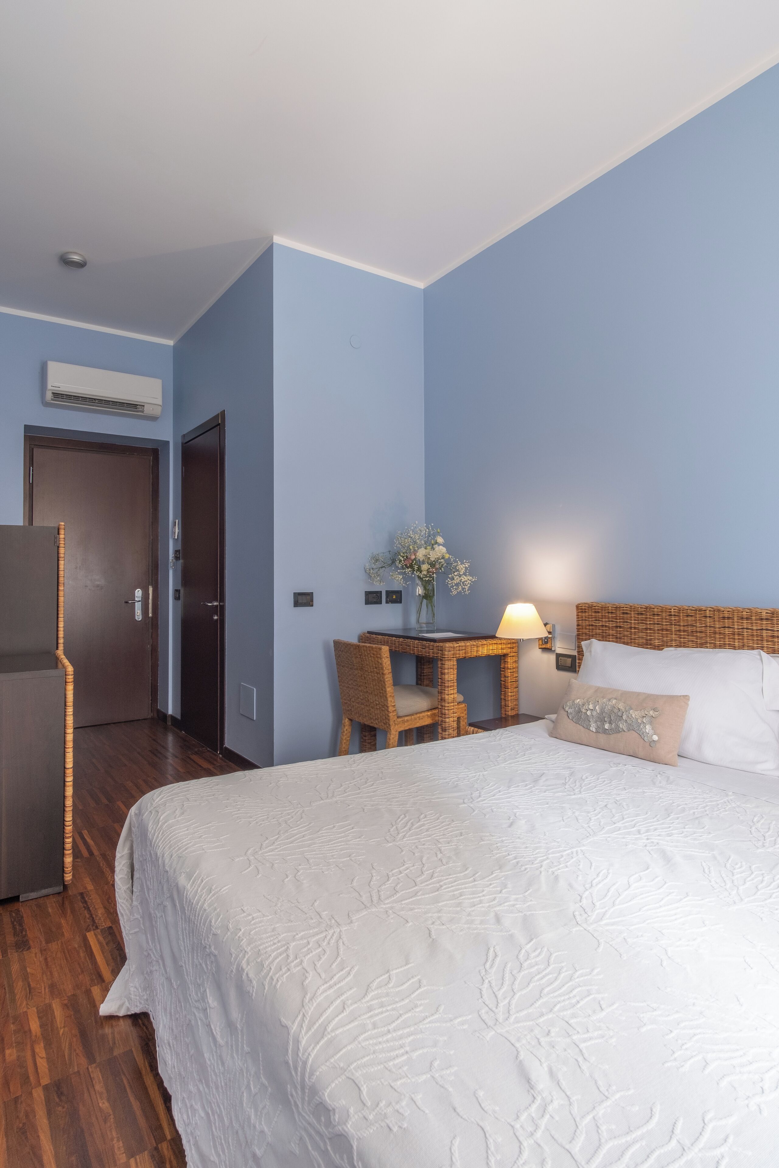 classic double room, 1 double bed | 1 bedroom, minibar, in-room safe, desk