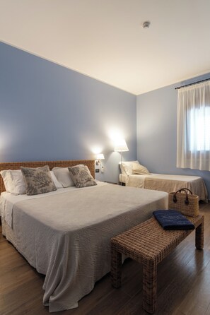 Economy Triple Room | Minibar, in-room safe, desk, free WiFi - Cetarium Hotel (Castellammare del Golfo)