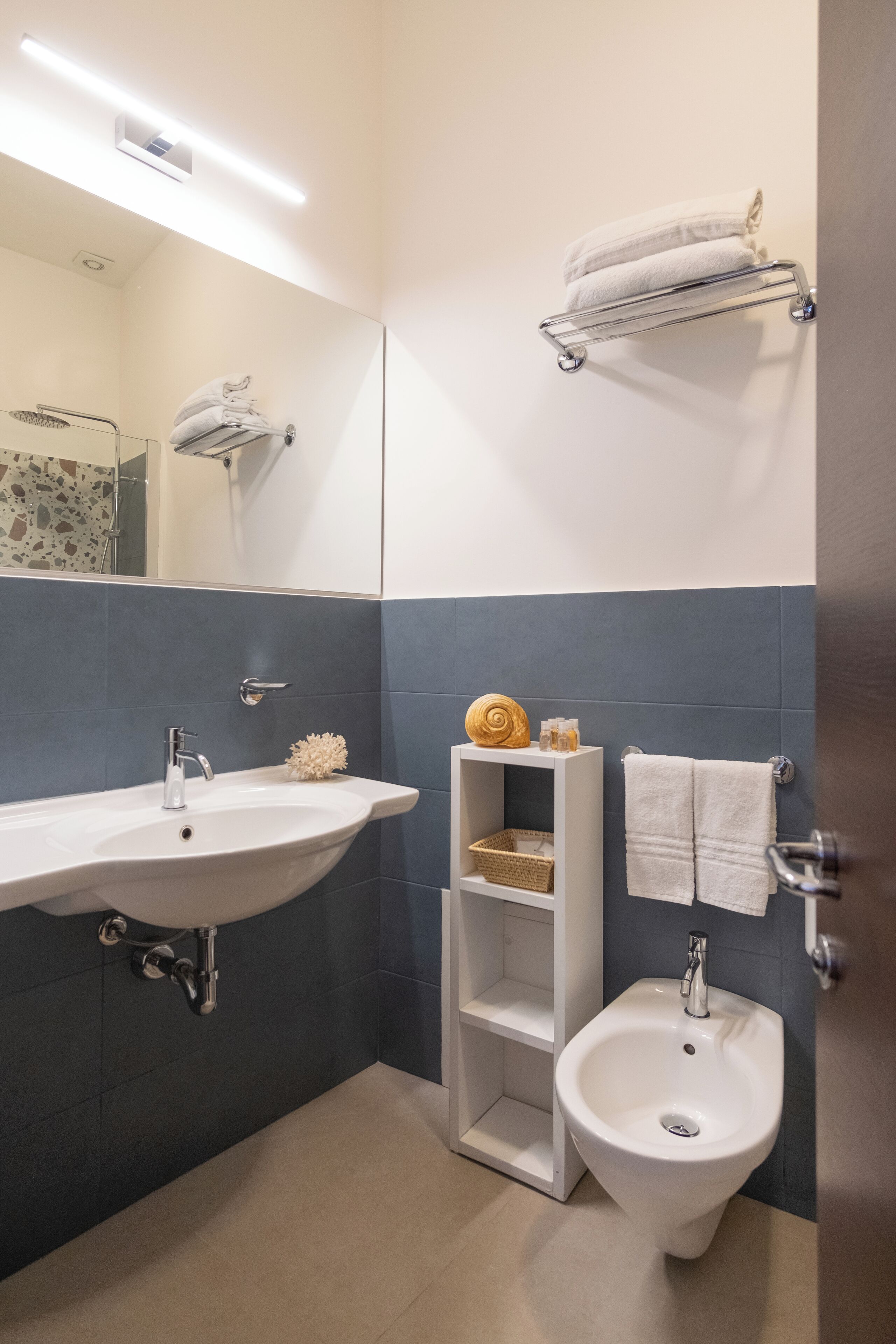 classic double room, 1 double bed | bathroom | shower, free toiletries, hair dryer, bidet