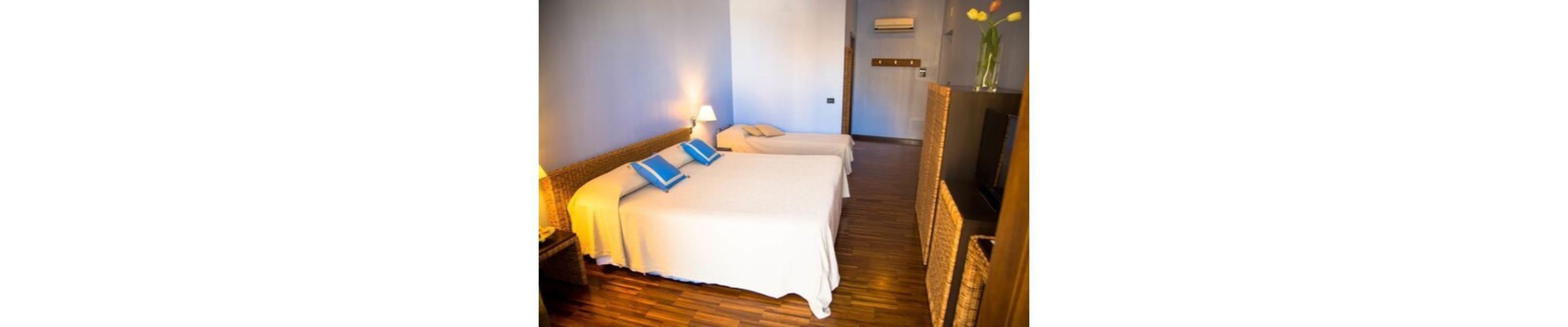 economy triple room | 1 bedroom, minibar, in-room safe, desk