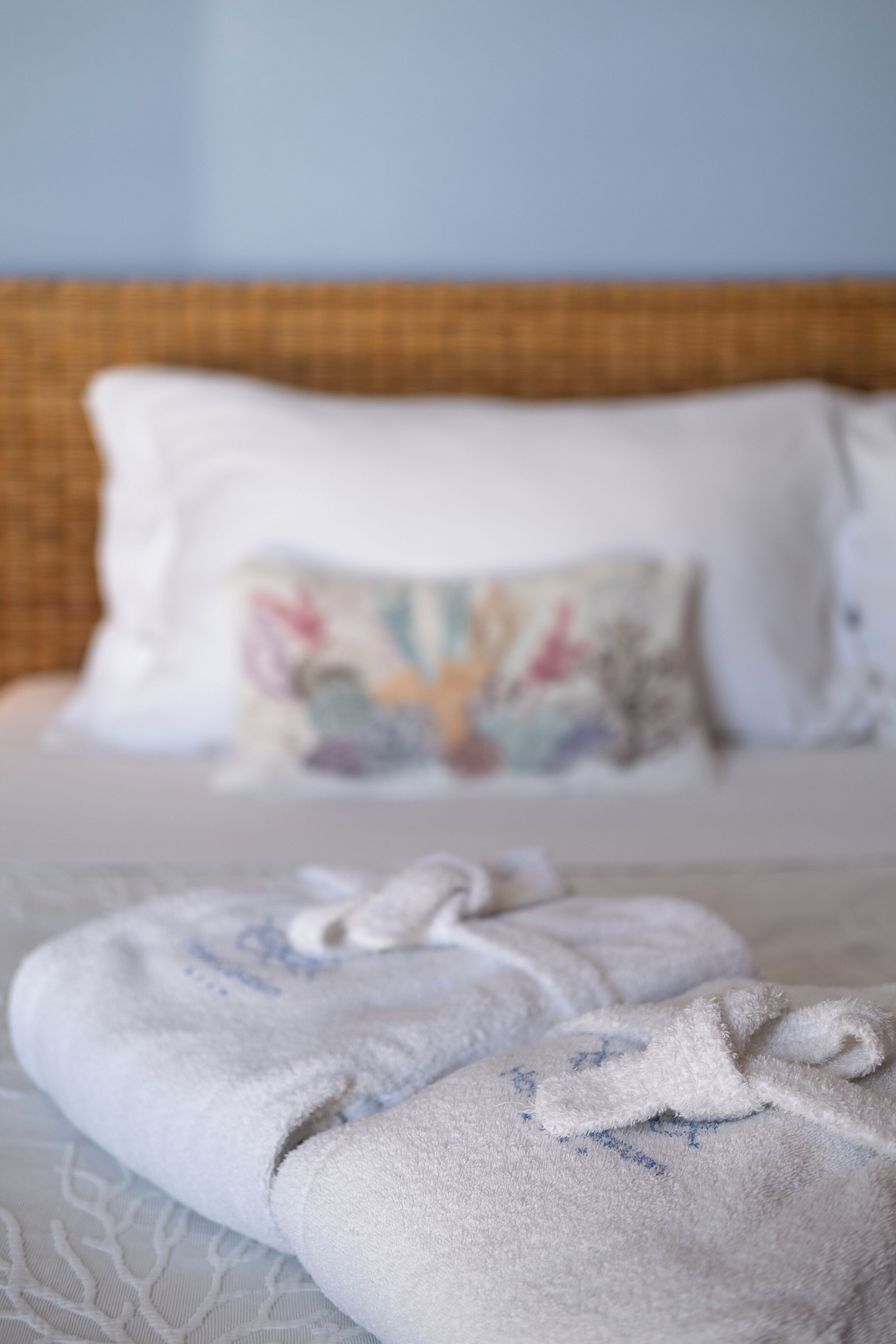 deluxe room | 1 bedroom, minibar, in-room safe, desk