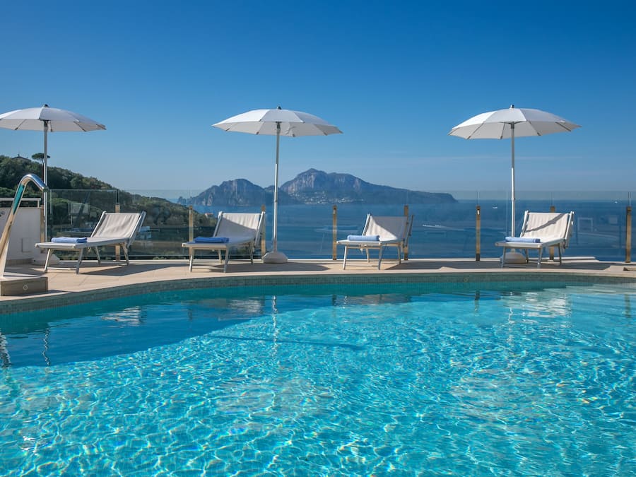 Indendørs pool, sæsonbestemt udendørs pool