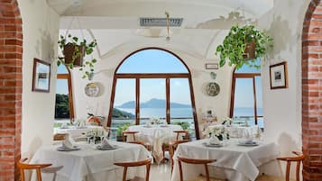 Petit déjeuner composé de spécialités régionales compris tous les jours