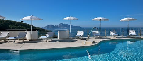 Piscine couverte, piscine extérieure (ouverte en saison)