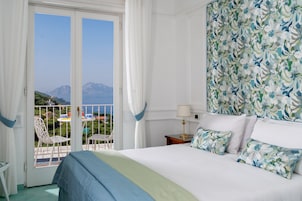 Classic Double Room, Sea View | Minibar, in-room safe, desk, soundproofing