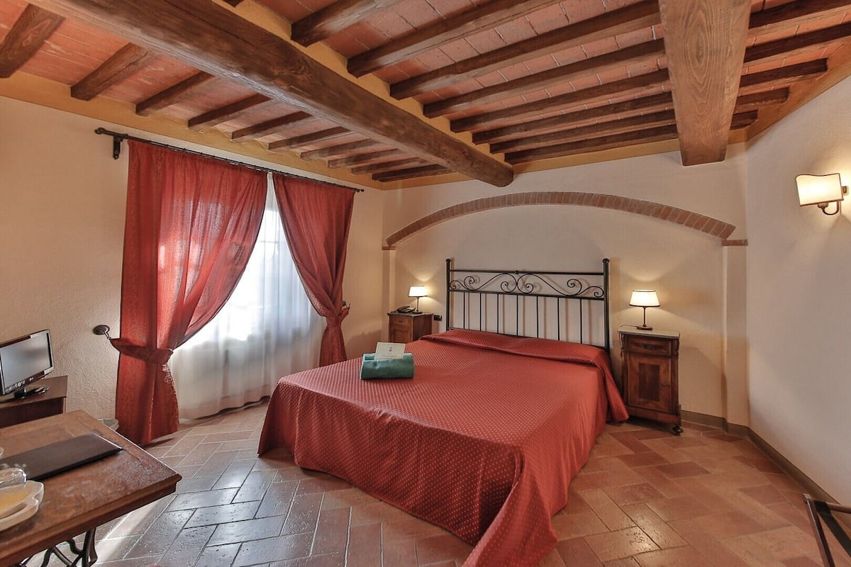 Comfort Double Room | 1 bedroom, down comforters, minibar, in-room safe