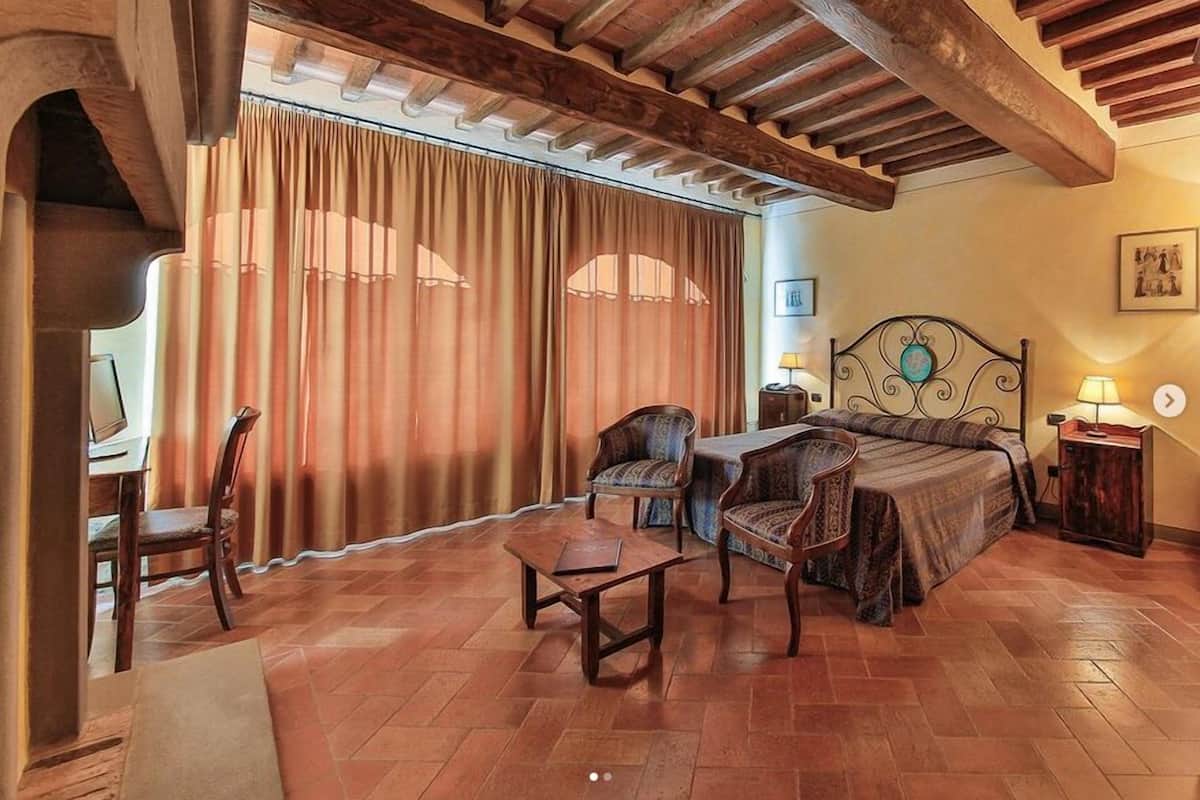 junior suite, 1 queen bed, non smoking, river view | down duvets, minibar, in-room safe, blackout curtains