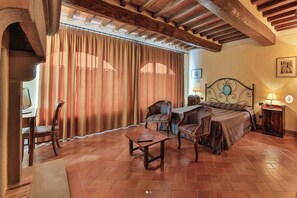 Junior Suite, 1 Queen Bed, Non Smoking, River View | Down comforters, minibar, in-room safe, blackout drapes
