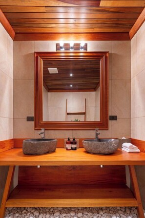 Bathroom - Belmar (Monteverde)