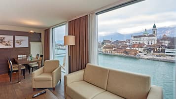 Zimmersafe, Schreibtisch, laptopgeeigneter Arbeitsplatz