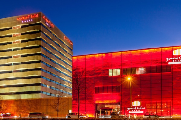 Depan hartanah - siang/malam