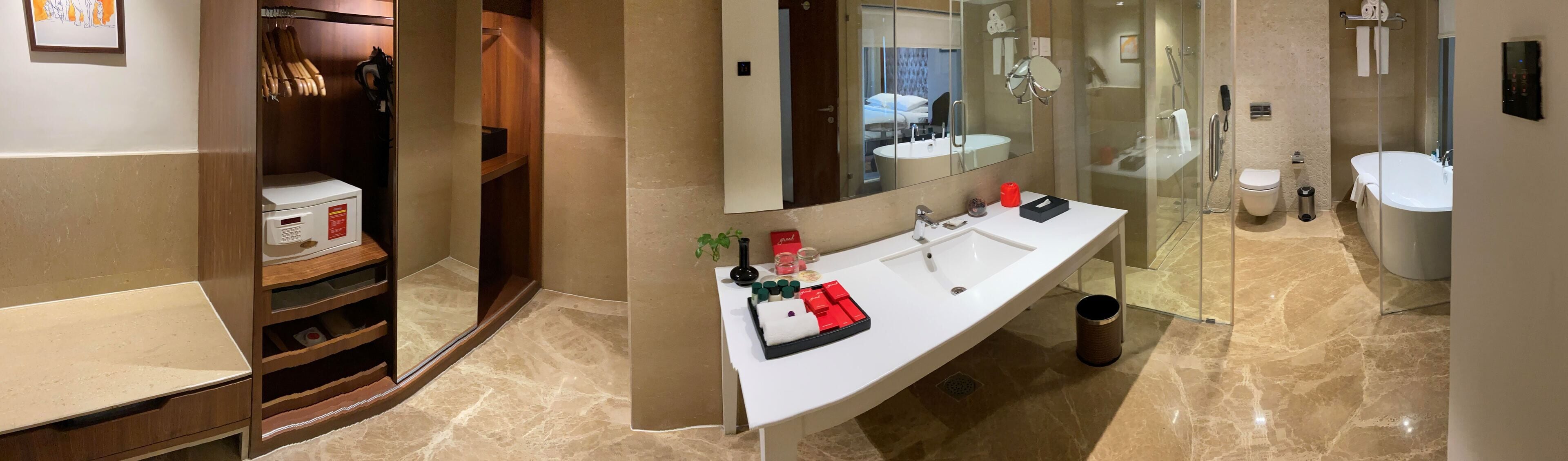 deluxe suite  | bathroom | shower, free toiletries, hair dryer, slippers