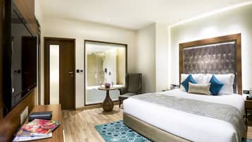Deluxe Suite  | Minibar, in-room safe, desk, iron/ironing board