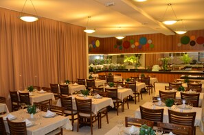 Frokost, lunsj og middag serveres