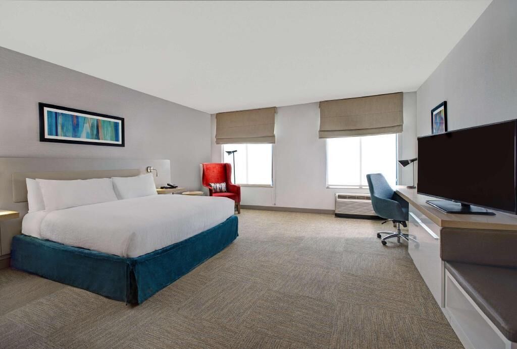 Premium bedding, in-room safe, iron/ironing board, free WiFi