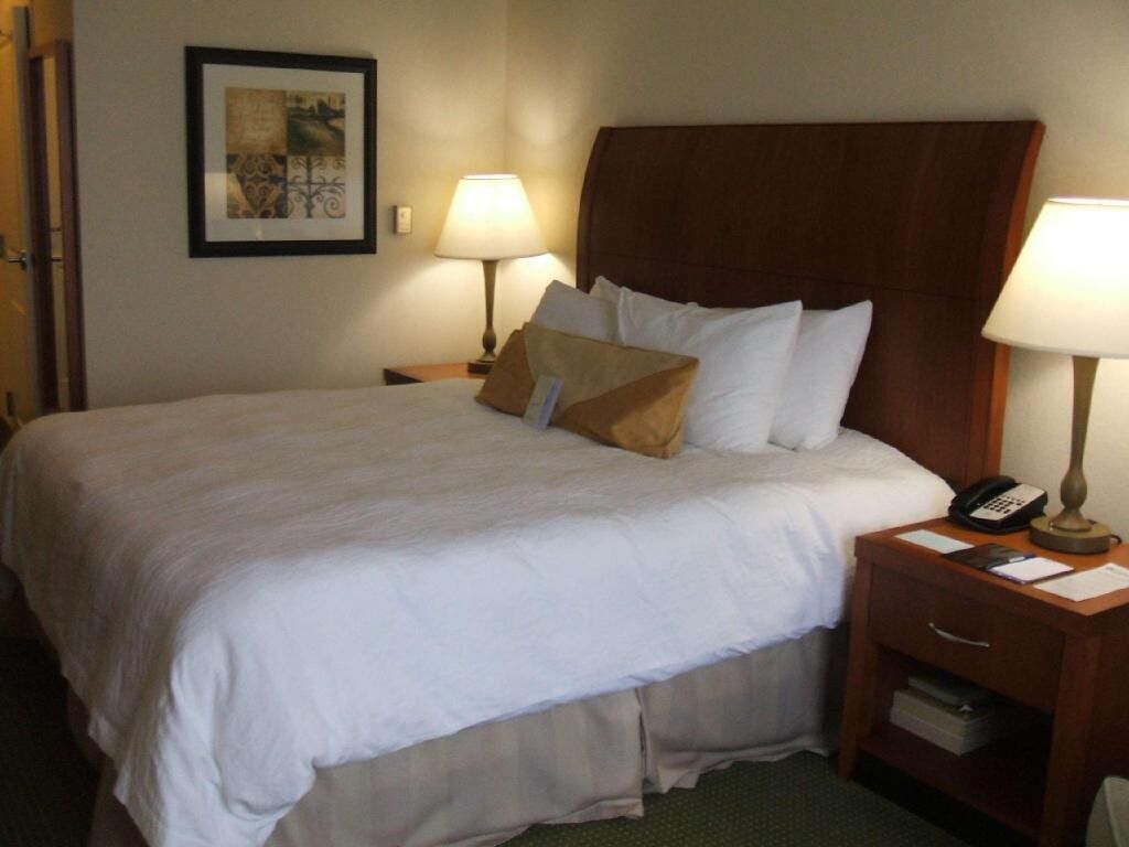Premium bedding, in-room safe, iron/ironing board, free WiFi