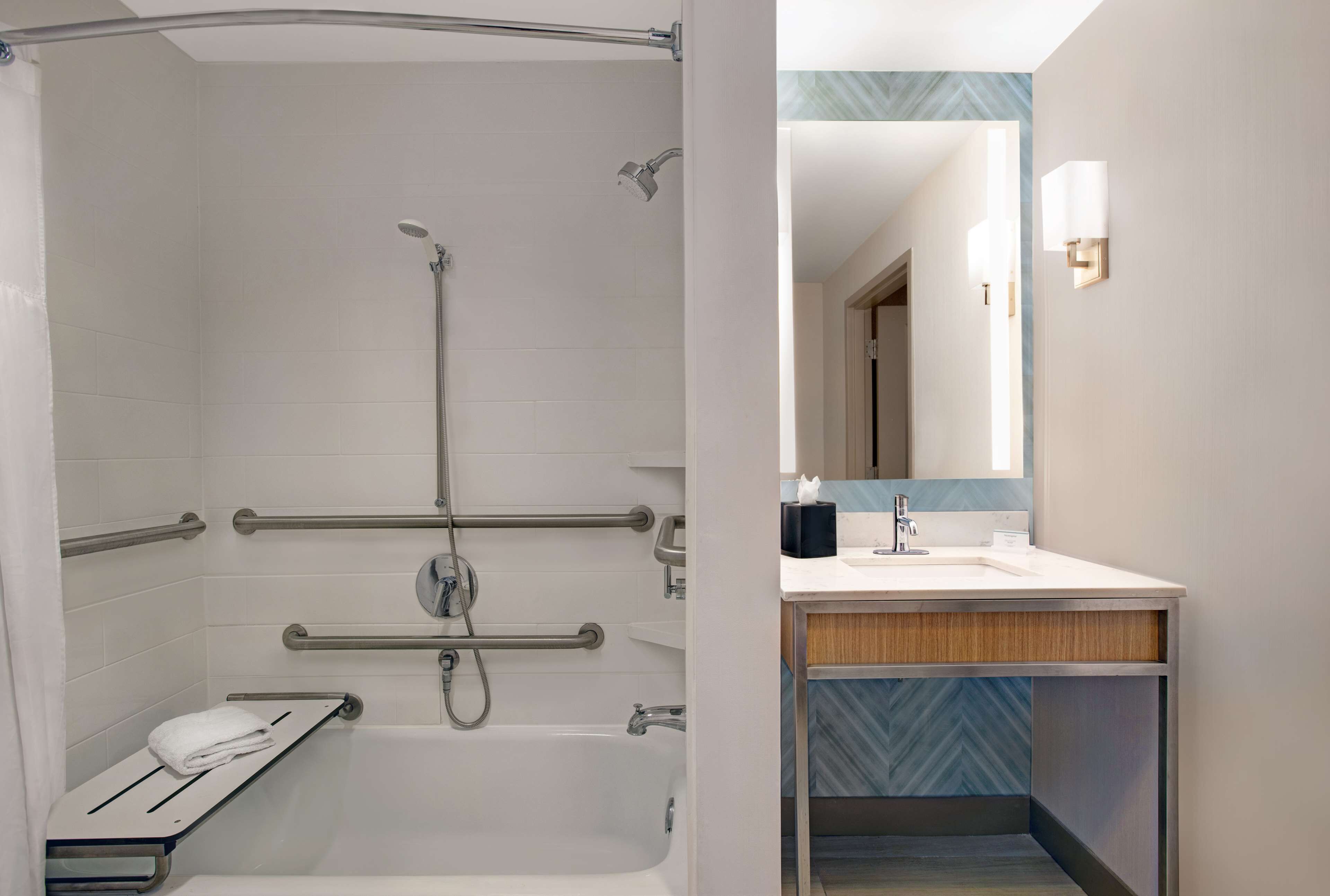 room, 1 king bed, accessible | bathroom | combined shower/bathtub, designer toiletries, hair dryer