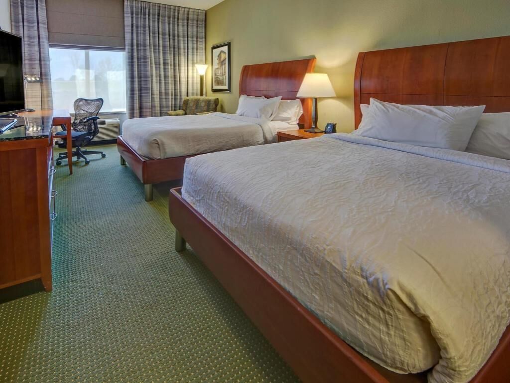 Premium bedding, in-room safe, iron/ironing board, free WiFi