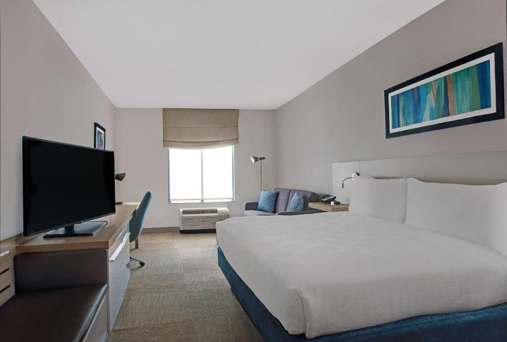 Premium bedding, in-room safe, iron/ironing board, free WiFi