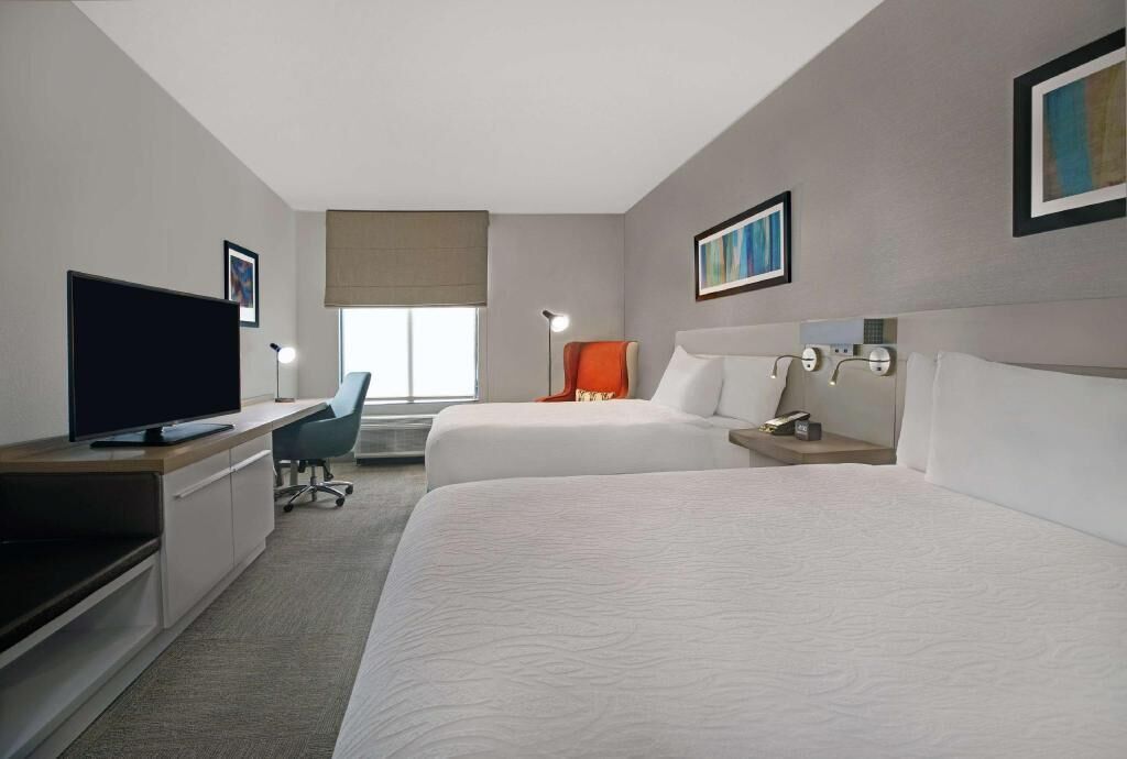 Premium bedding, in-room safe, iron/ironing board, free WiFi
