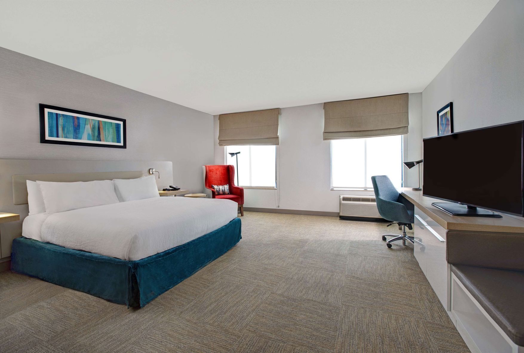 Premium bedding, in-room safe, iron/ironing board, free WiFi
