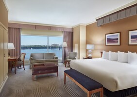 Deluxe Room, 1 King Bed, River View | Hypo-allergenic bedding, in-room safe, individually decorated
