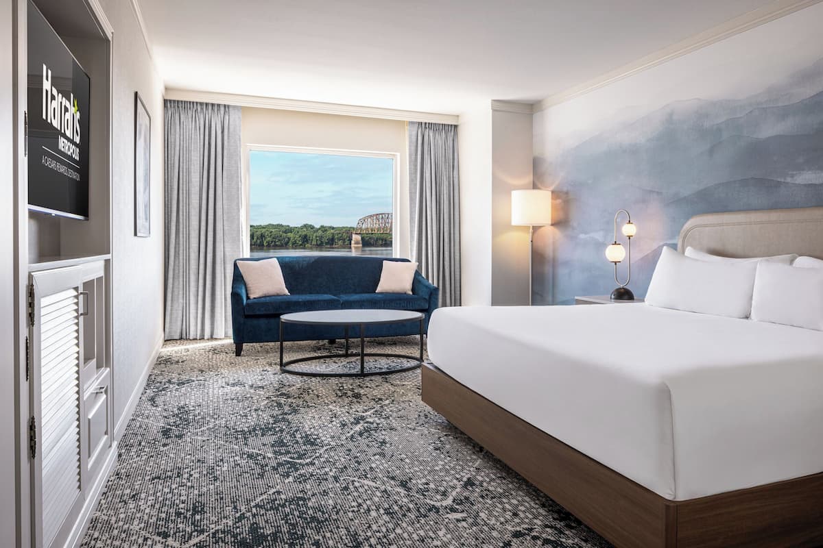 Hypo-allergenic bedding available, in-room safe, desk, laptop workspace
