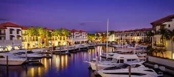 那不勒斯湾码头度假村