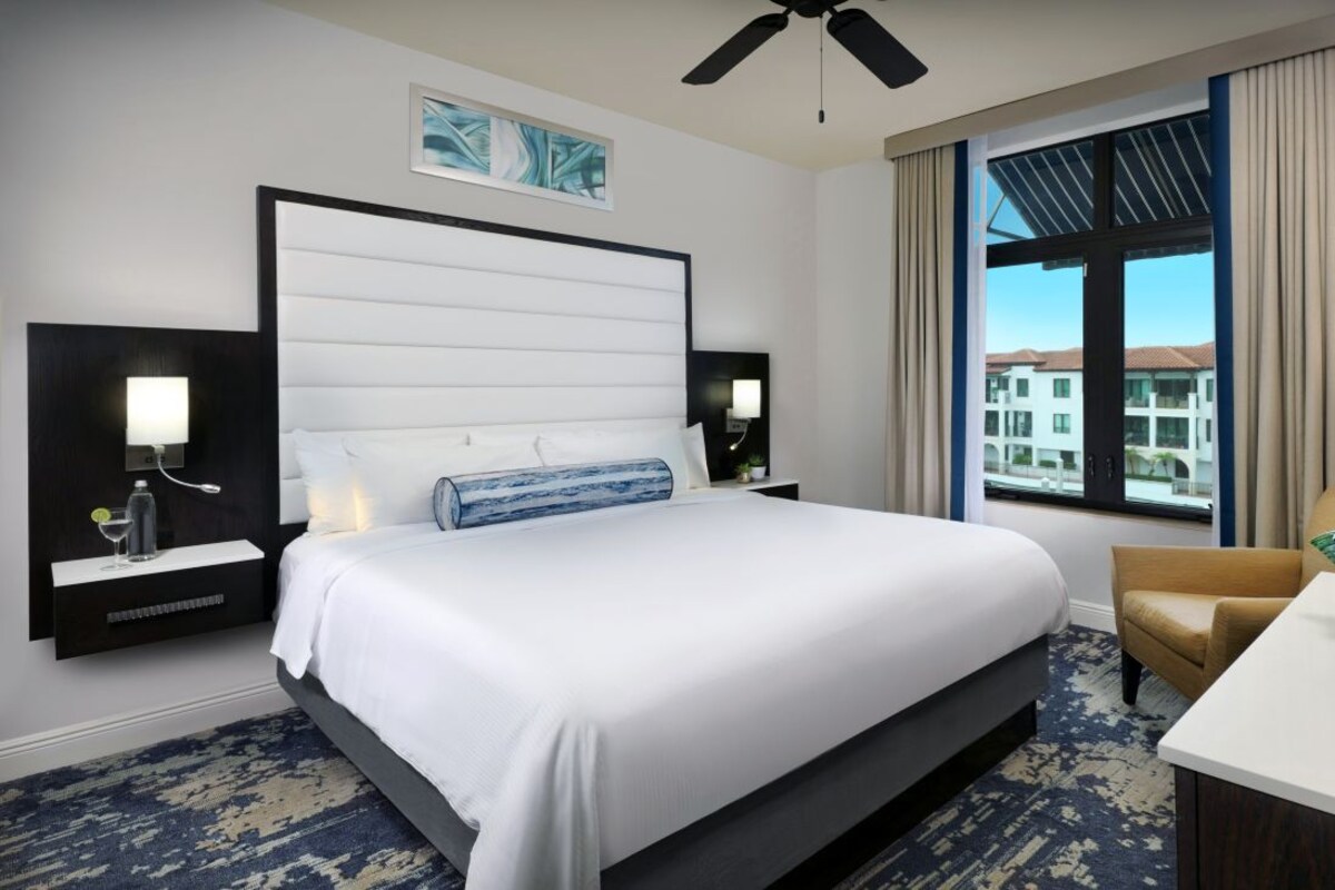 Suite, 1 Bedroom, Mobility Accessible | Premium bedding, in-room safe, desk, laptop workspace
