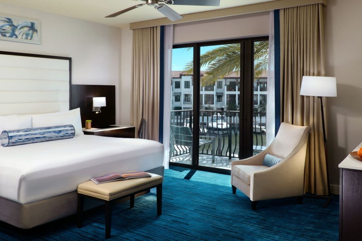 Superior Room, 1 King Bed, Mobility Accessible | Premium bedding, in-room safe, desk, laptop workspace