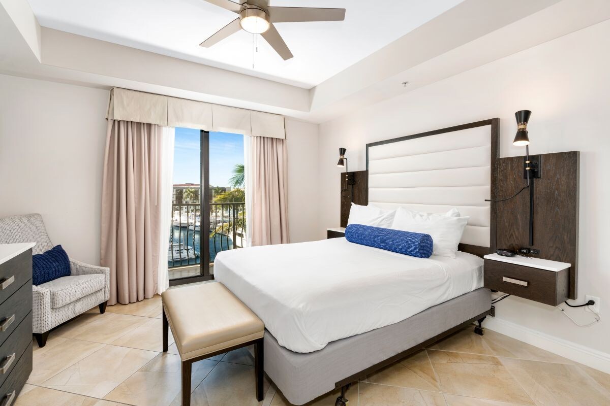 Room (Residence) | Premium bedding, in-room safe, desk, laptop workspace
