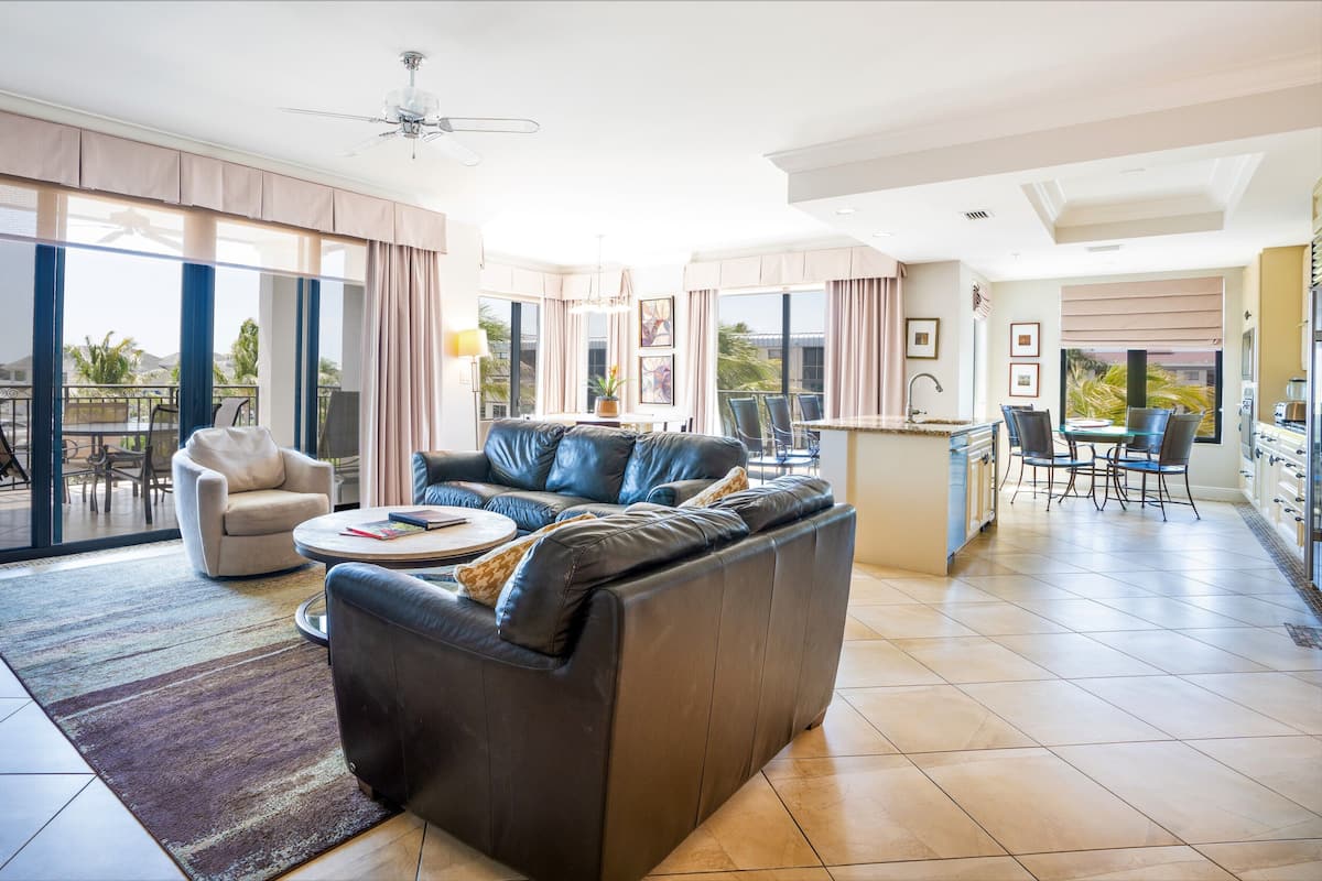 Villa, 2 habitaciones, vista a la marina | Área de sala de estar